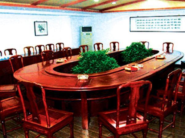 红木会议室