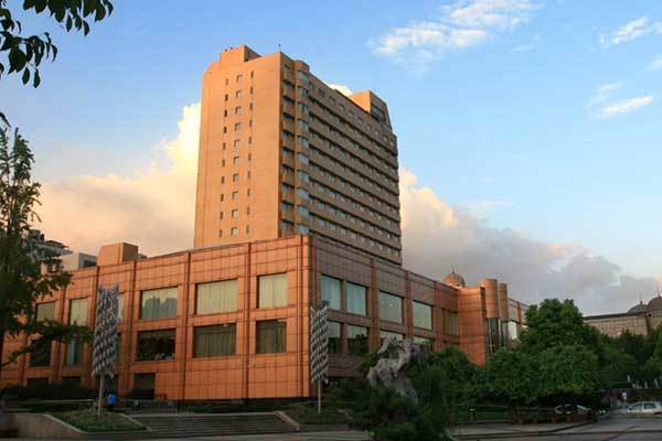 浙江开元萧山宾馆坐落于杭州市萧山区繁华的商贸中心,距西湖风景区只