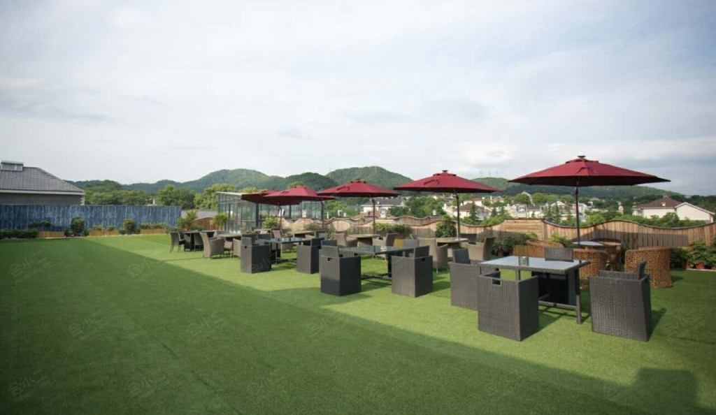 杭州龙源九号花园酒店户外草坪2详情