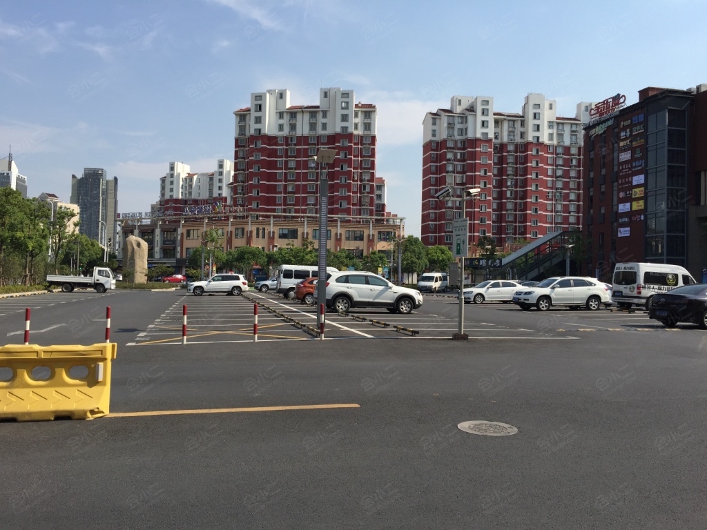 金桥大拇指广场