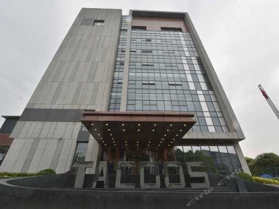 与重庆市渝州宾馆,雾都宾馆,重庆东方花苑饭店同为兄弟酒店.