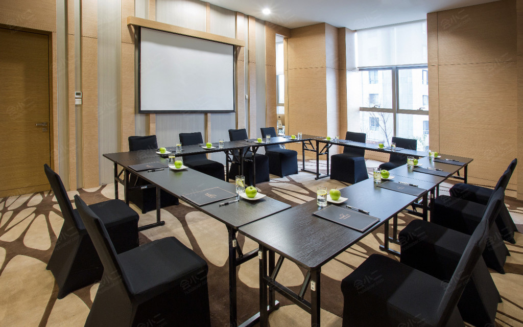 平面图会议场地>董事会议室电话:400-991-2828