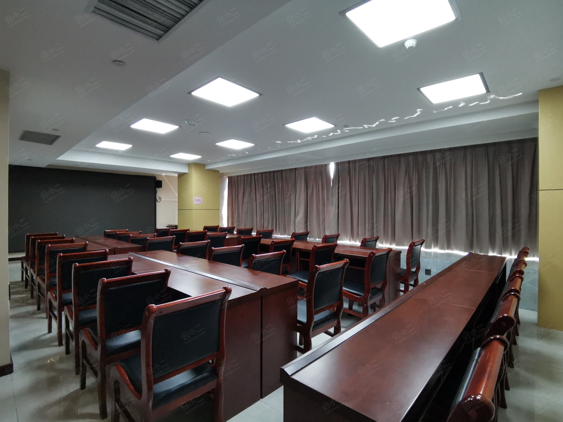 丽枫酒店(郑州中州大道店)1606会议室详情